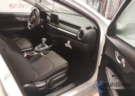 2022 Kia Forte Lxs z USA, uszkodzony, nr VIN 3KPF24AD1NE467360